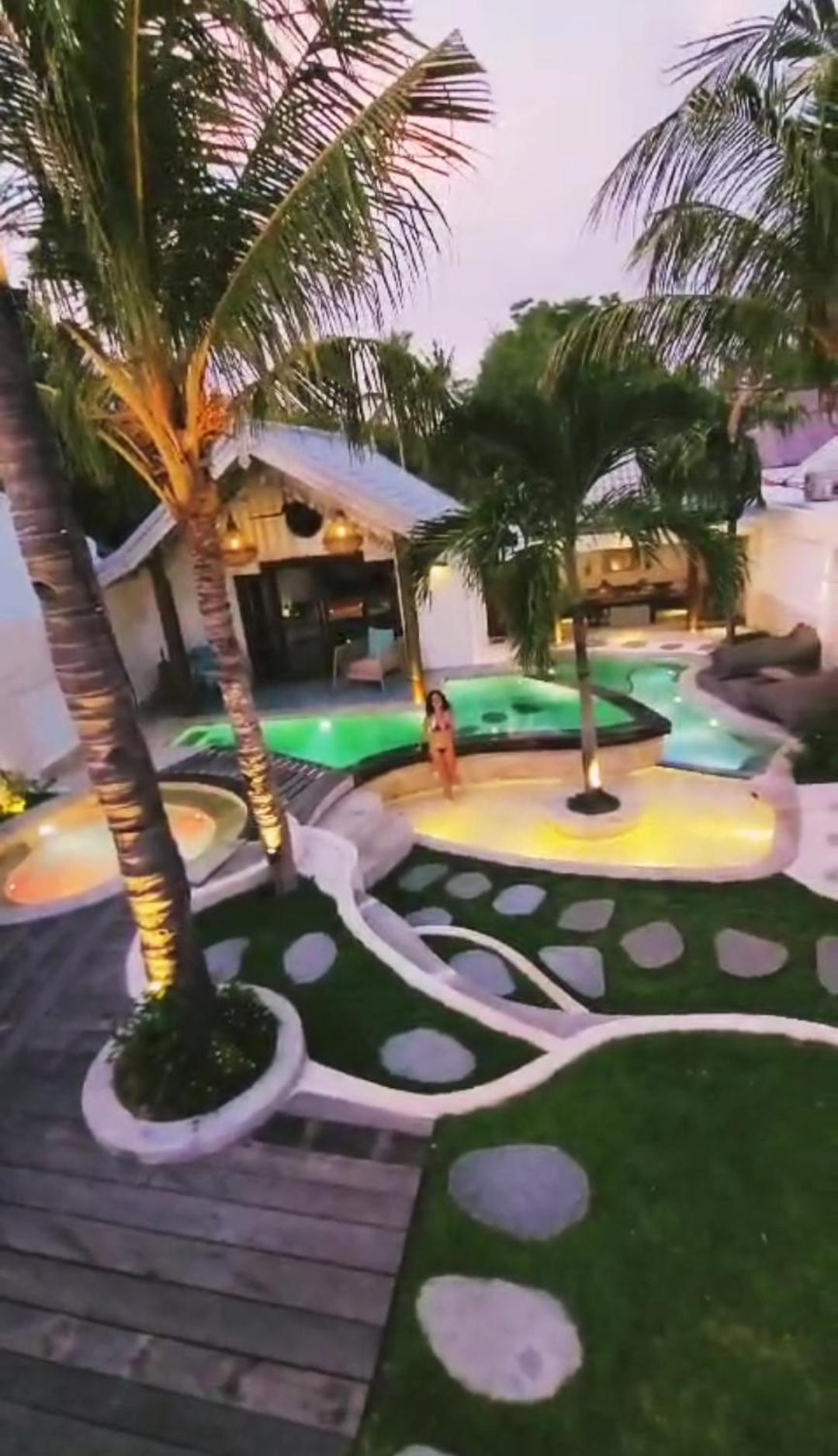 The White Key Luxury Villas Gili Trawangan Exteriör bild