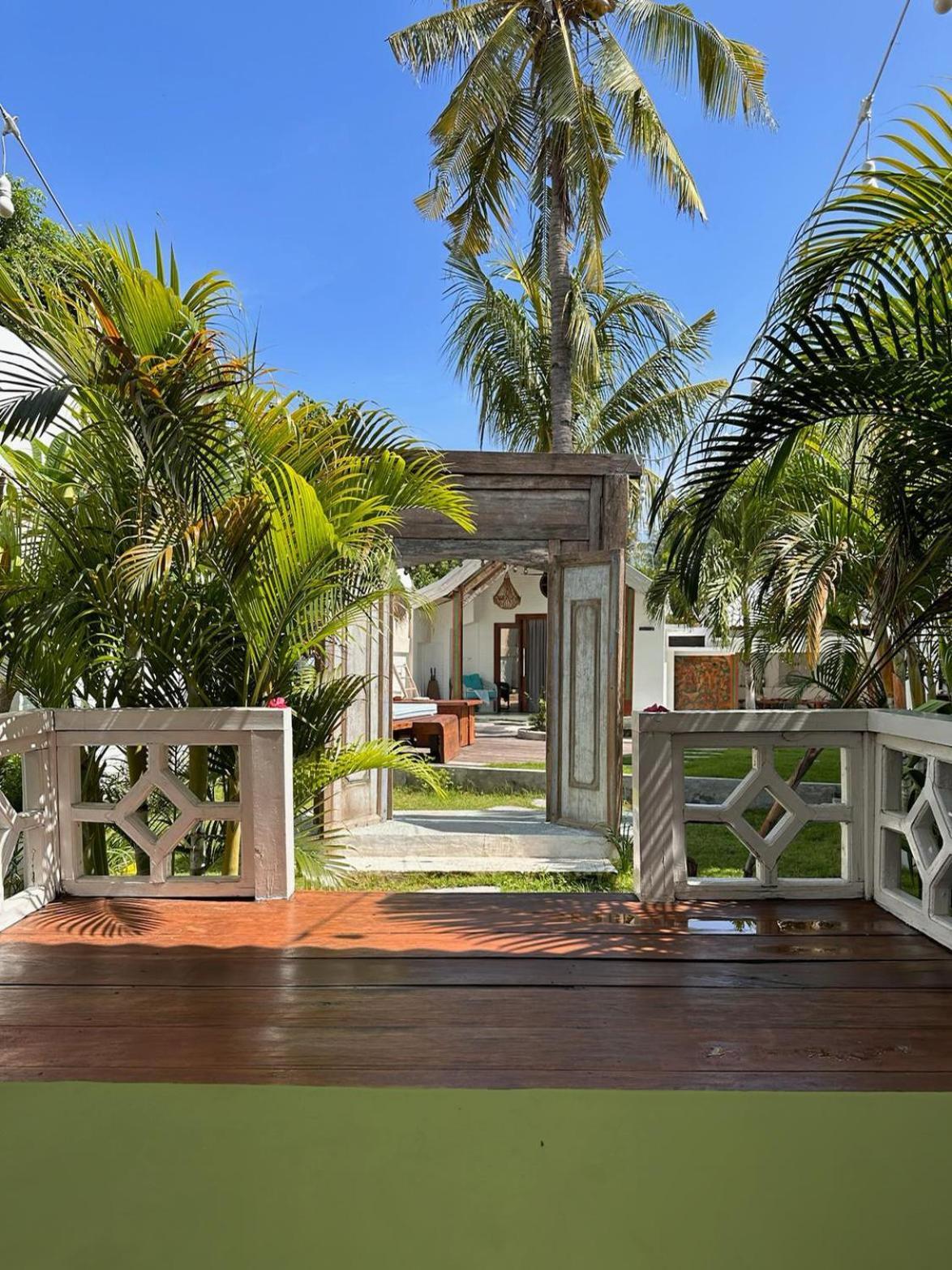 The White Key Luxury Villas Gili Trawangan Exteriör bild