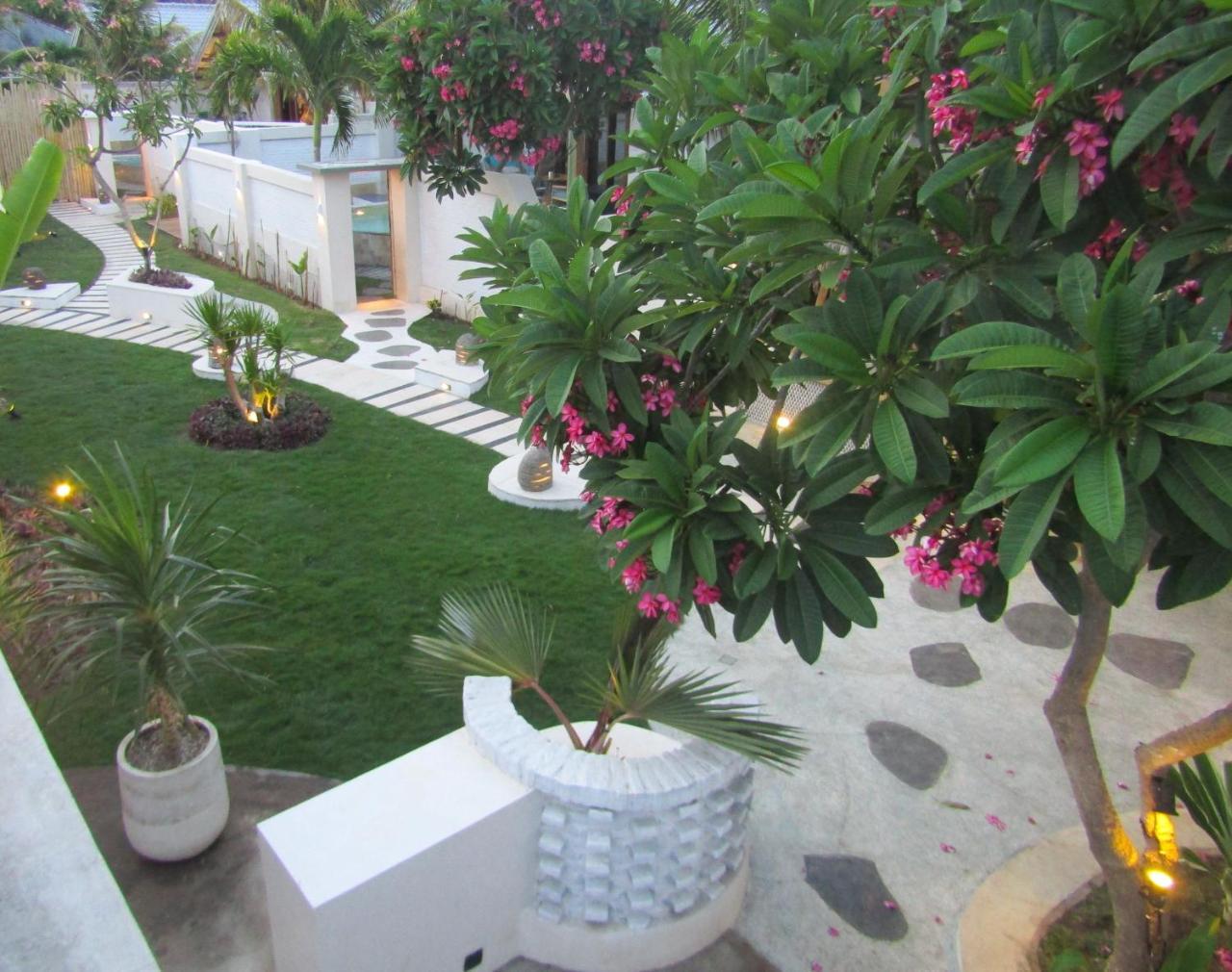 The White Key Luxury Villas Gili Trawangan Exteriör bild
