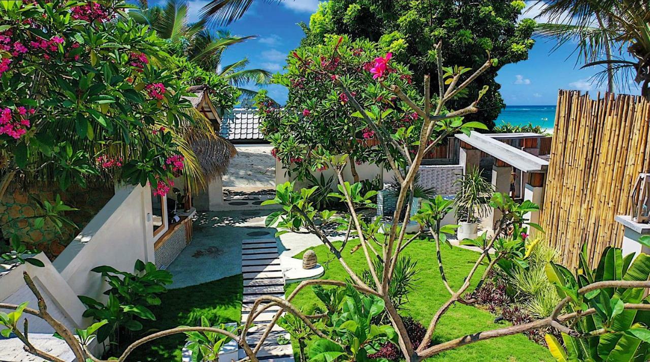 The White Key Luxury Villas Gili Trawangan Exteriör bild